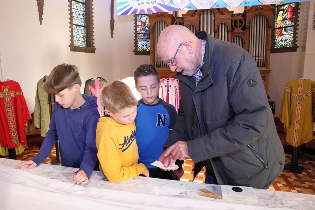 Tentoonstelling 150 Jaar Parochie Lemelerveld (55)