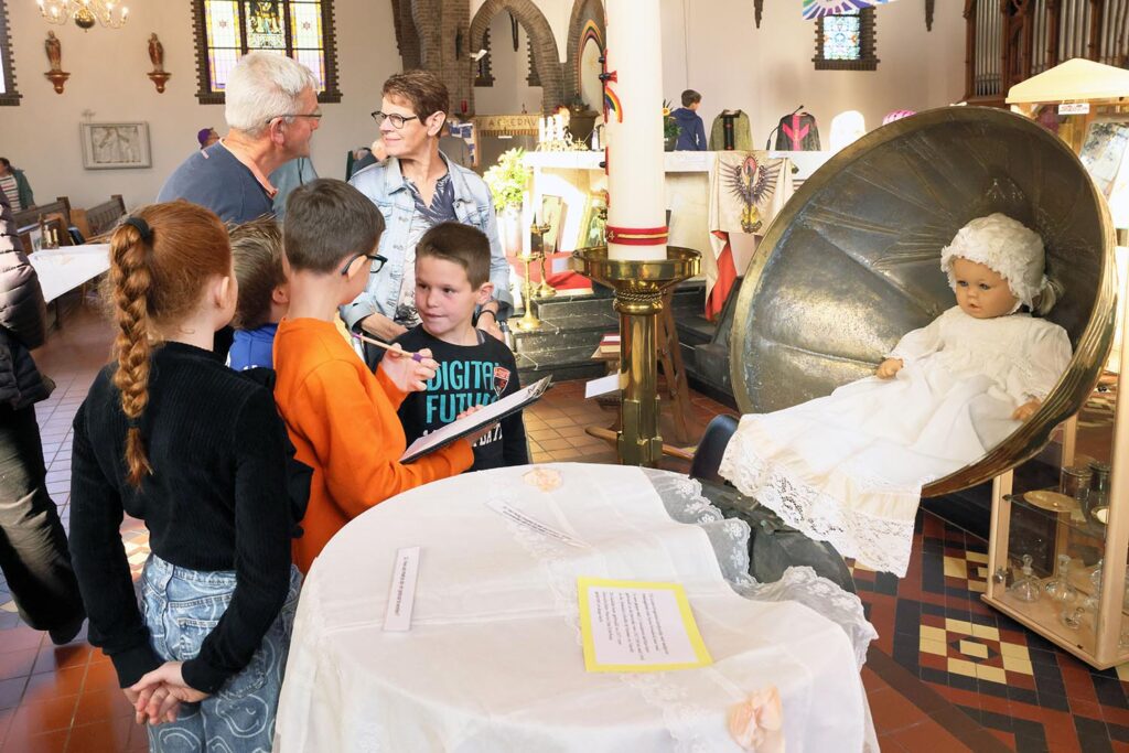 Tentoonstelling 150 Jaar Parochie Lemelerveld (58)