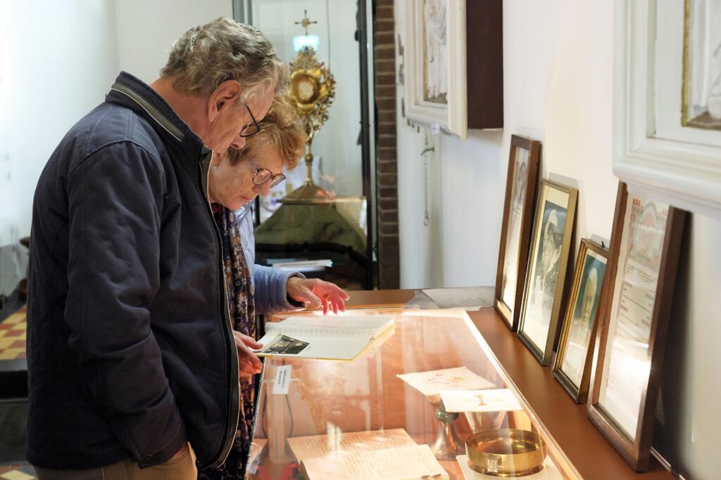 Tentoonstelling 150 Jaar Parochie Lemelerveld (8)