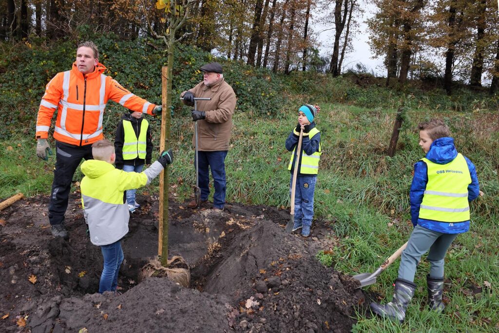 Bomen Planten Met Leerlingen Heideparkschool (11)