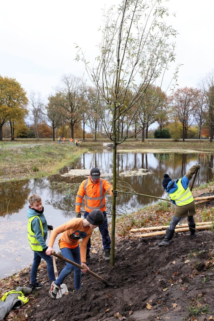 Bomen Planten Met Leerlingen Heideparkschool (16)