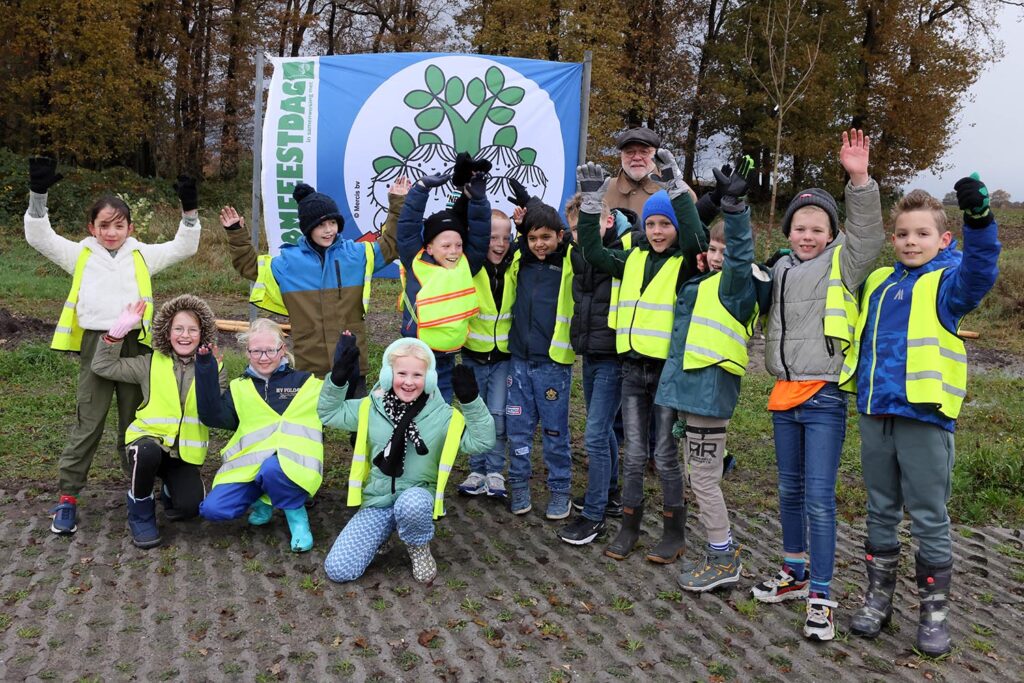 Bomen Planten Met Leerlingen Heideparkschool (3)