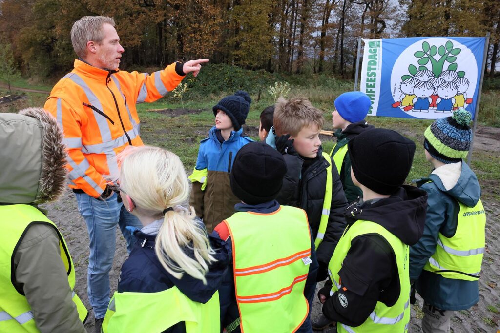 Bomen Planten Met Leerlingen Heideparkschool (4)