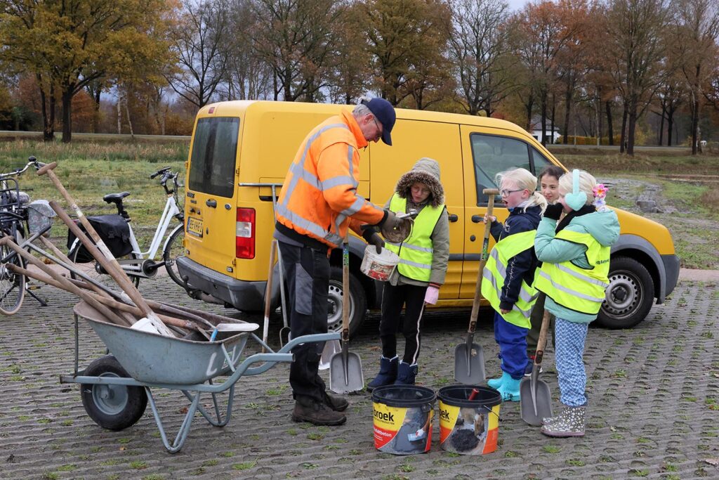 Bomen Planten Met Leerlingen Heideparkschool (6)