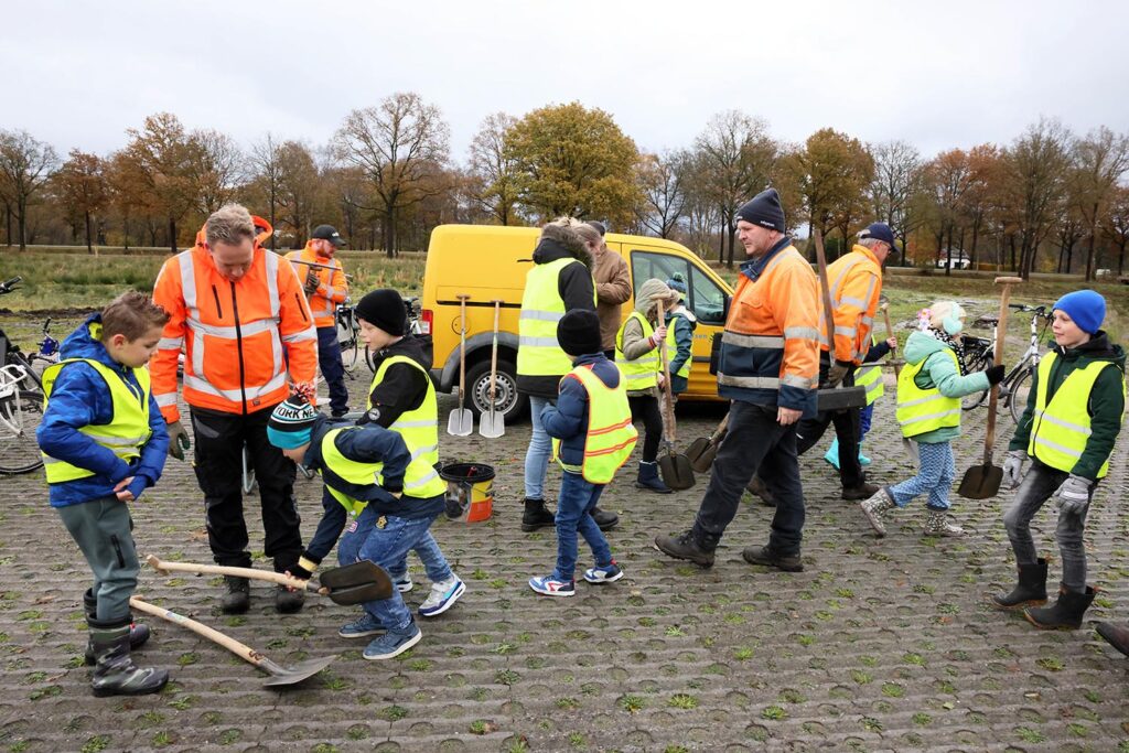 Bomen Planten Met Leerlingen Heideparkschool (7)