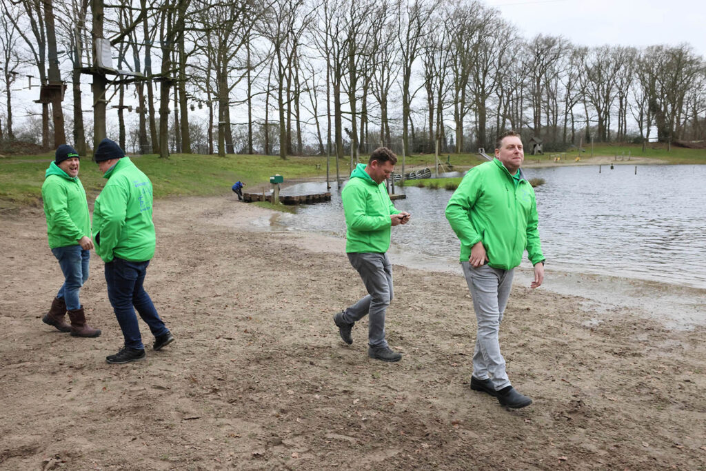 Nieuwjaarsduik 2025 Heidepark Lemelerveld (19)