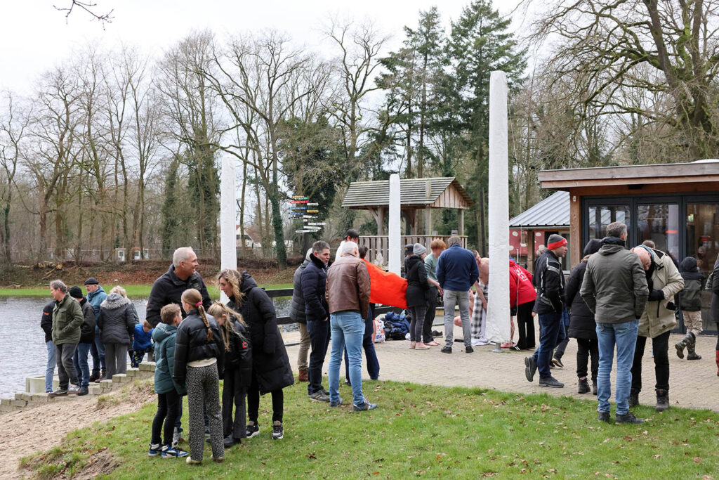 Nieuwjaarsduik 2025 Heidepark Lemelerveld (20)